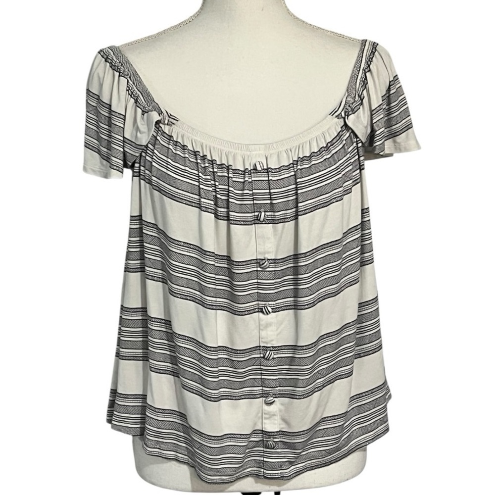 Torrid size 1 Black and White Striped Off-Shoulder Top EUC
